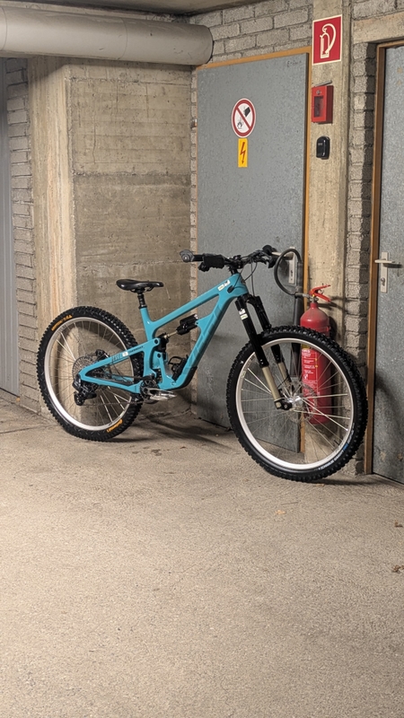 Mountainbike im Portraitformat
